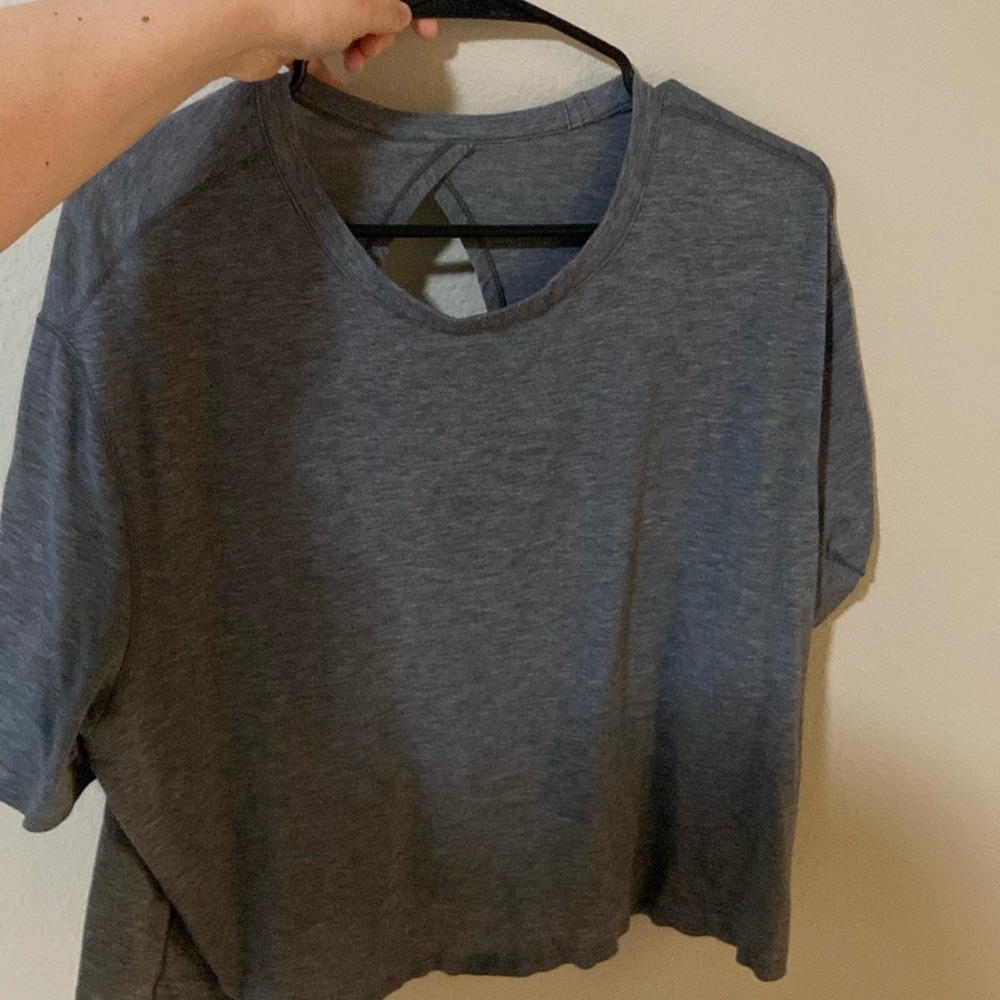 Lululemon keyhole shirt